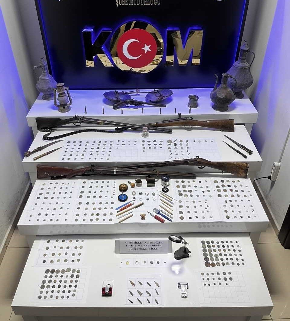 Suçüstü yakalanan 2 tarihi eser kaçakçısı tutuklandı