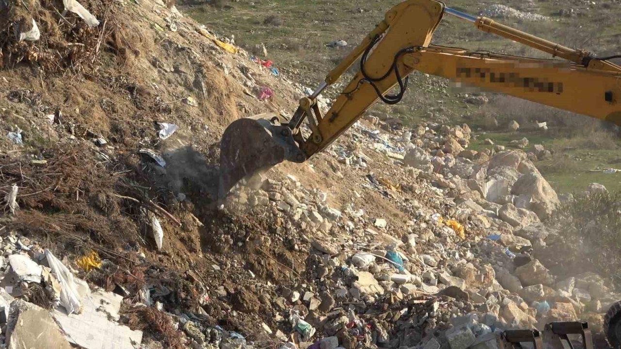 Kayıp Mine’nin arandığı kazı bölgesine yeni iş makineleri sevk edildi