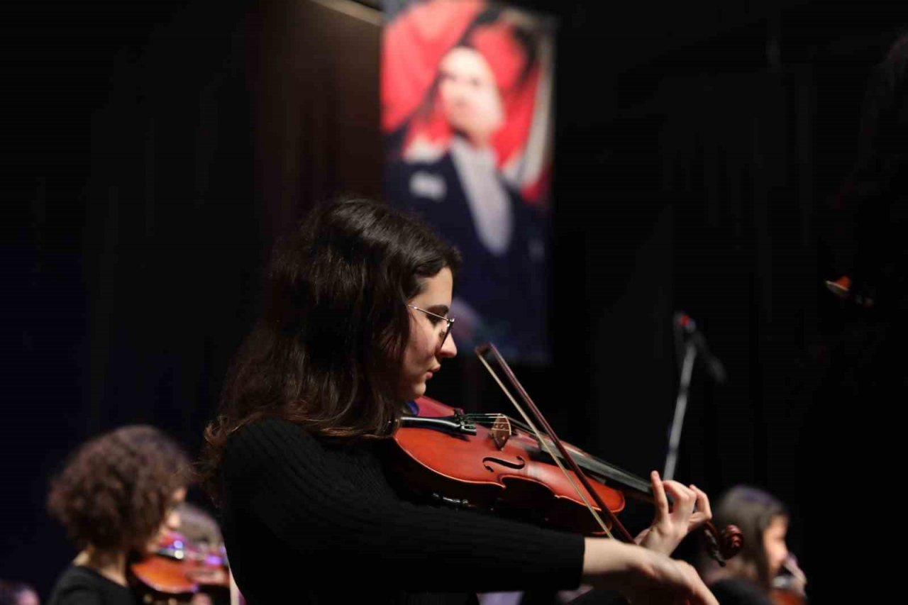 Efeler’den çocuklara sanat dolu tatil hediyesi