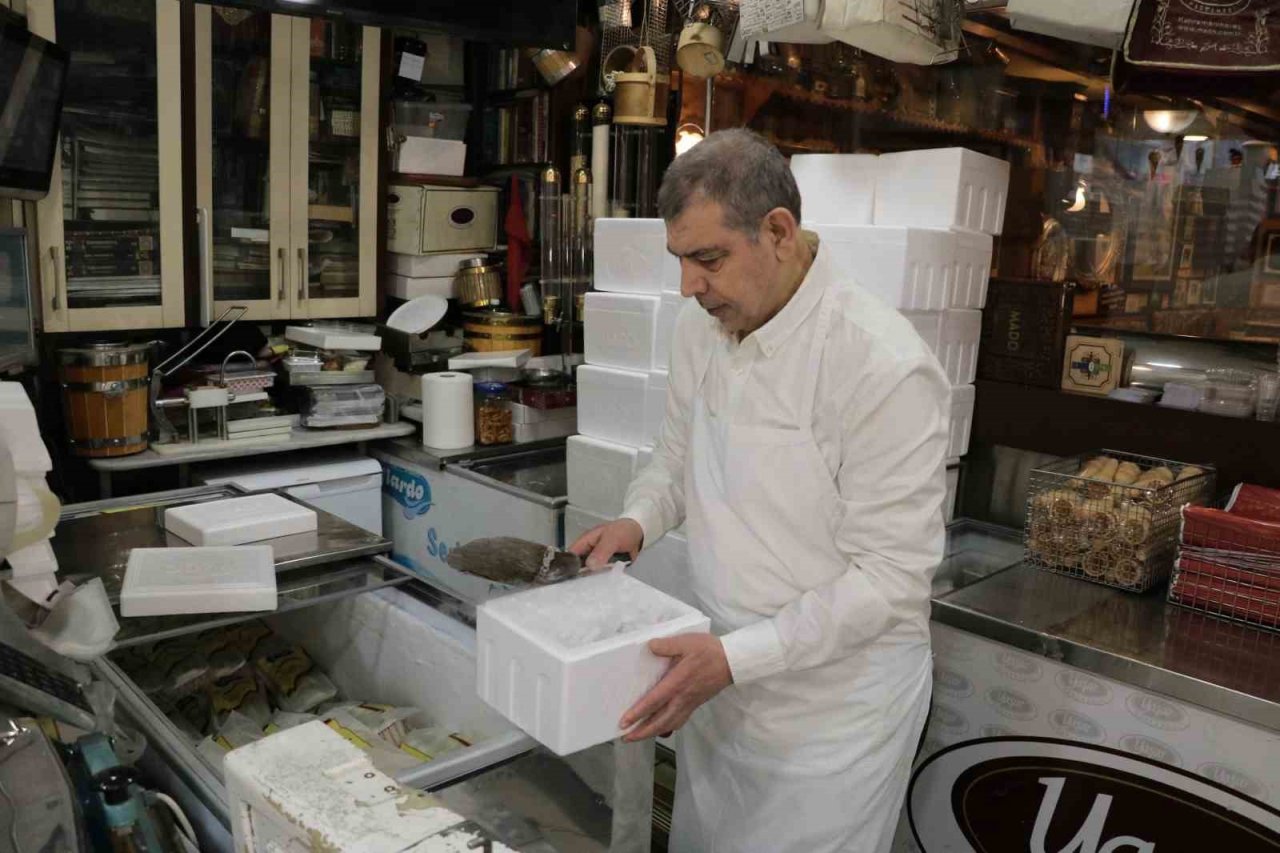 Kuru buz ile şoklanan ürünler dünyanın farklı noktalarına gönderiliyor