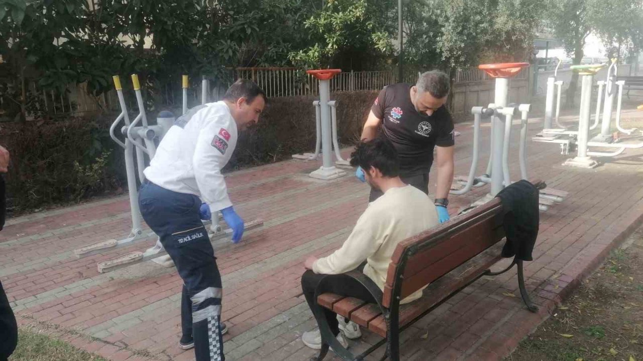 Arka arkaya yaşanan kazalarda motokuryeler kask sayesinde ölümden döndü