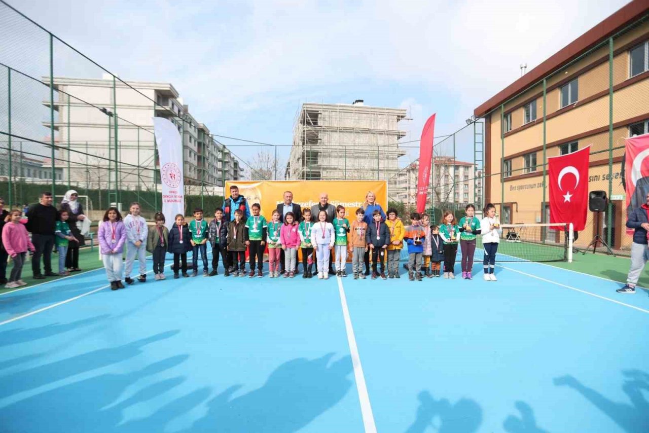 Sömestr şampiyonları kupalarını aldı