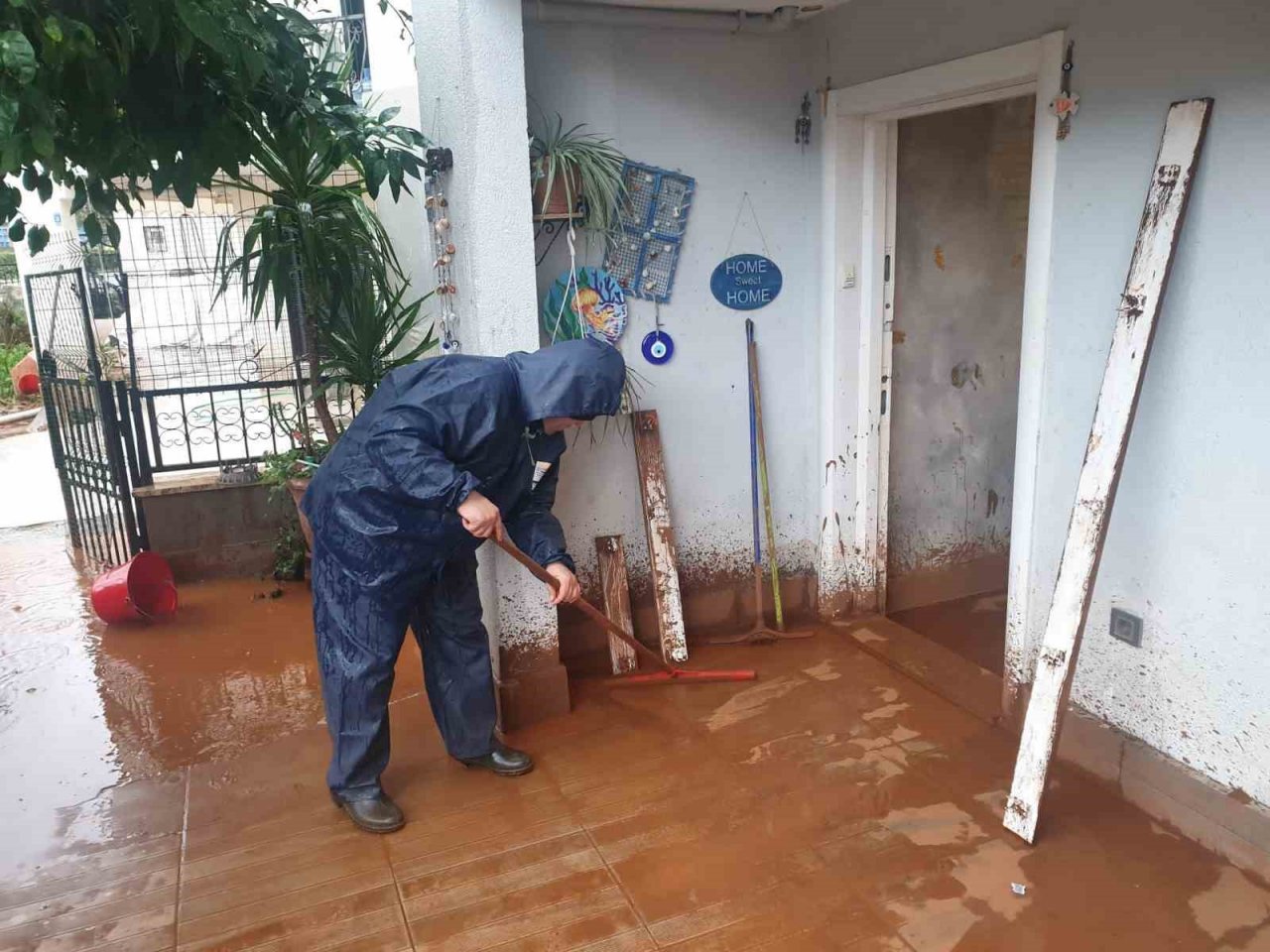 Marmaris Belediyesi, sel felaketinin yaralarını sarıyor