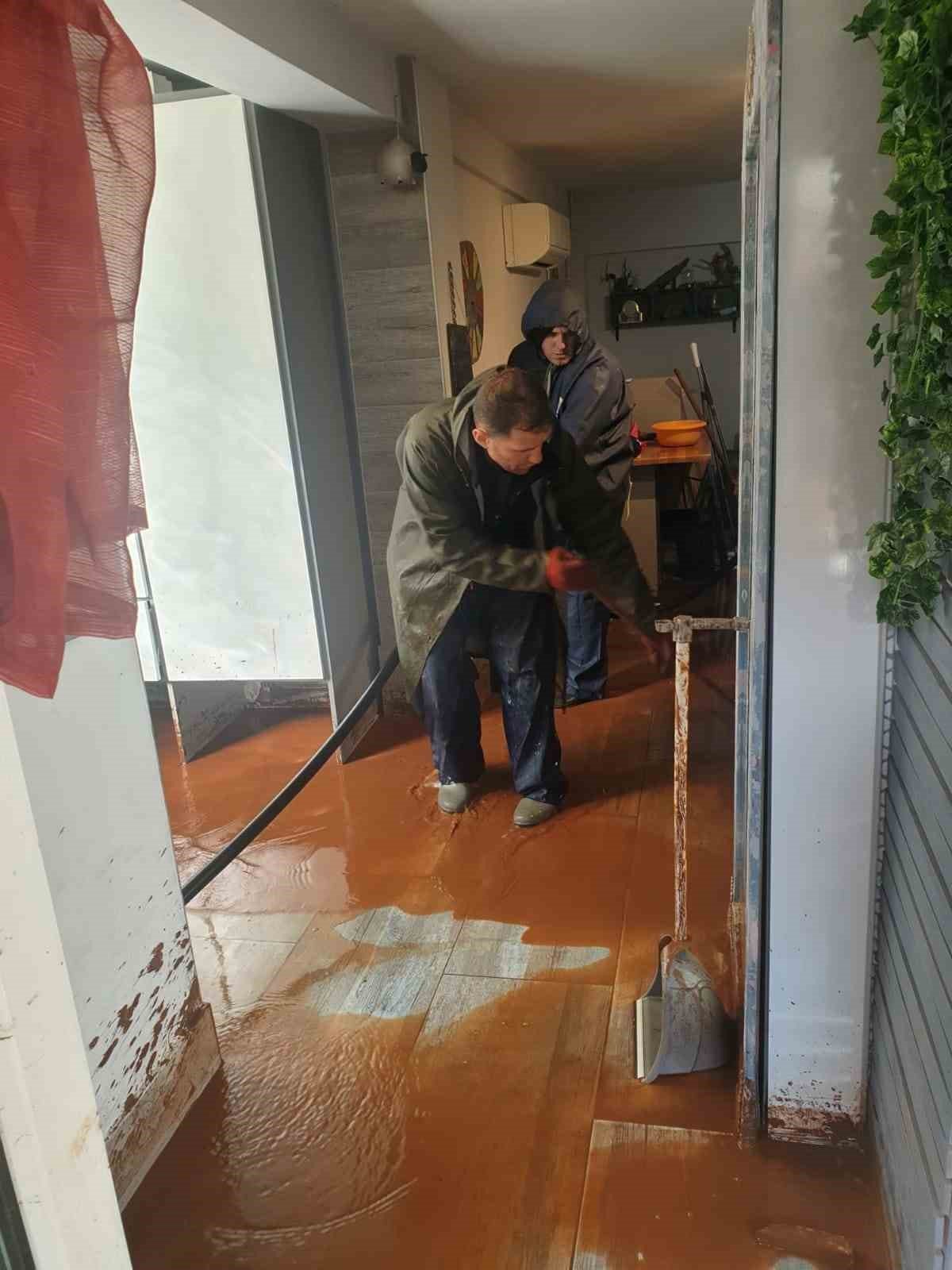 Marmaris Belediyesi, sel felaketinin yaralarını sarıyor