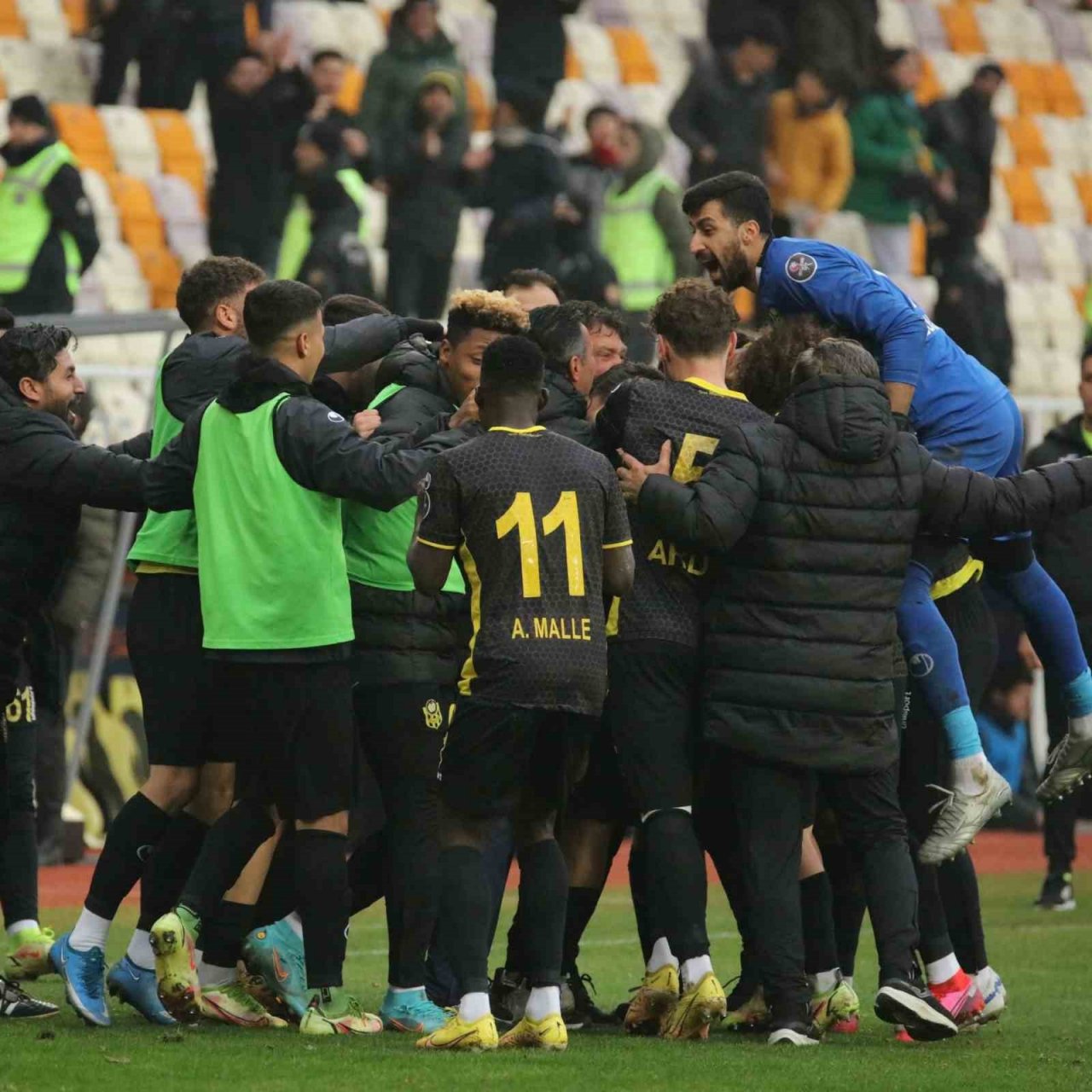 Yeni Malatyaspor, galibiyet hasretine lider karşısında son verdi