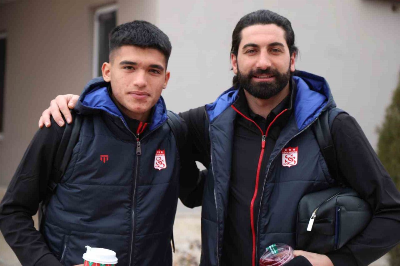Sivasspor kafilesi 5 eksikle Alanya’da