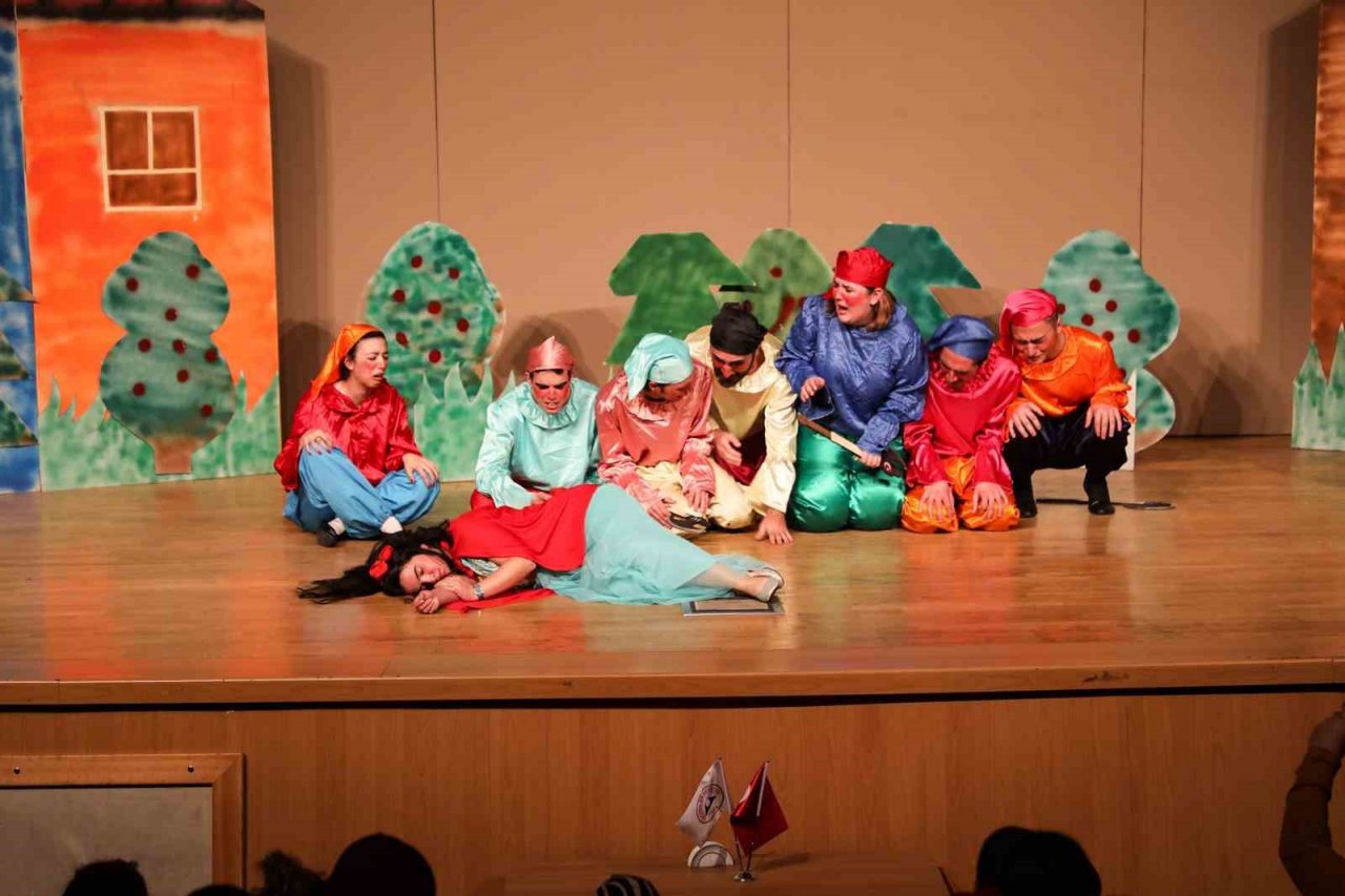 Talas’tan çocuklara karne hediyesi