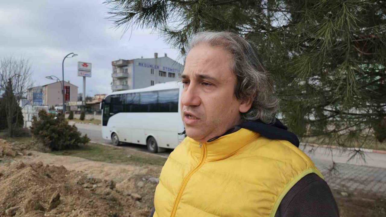 Açılışa hazırlanan karayolunun aydınlatma hattının elektrik kablolarını çaldılar