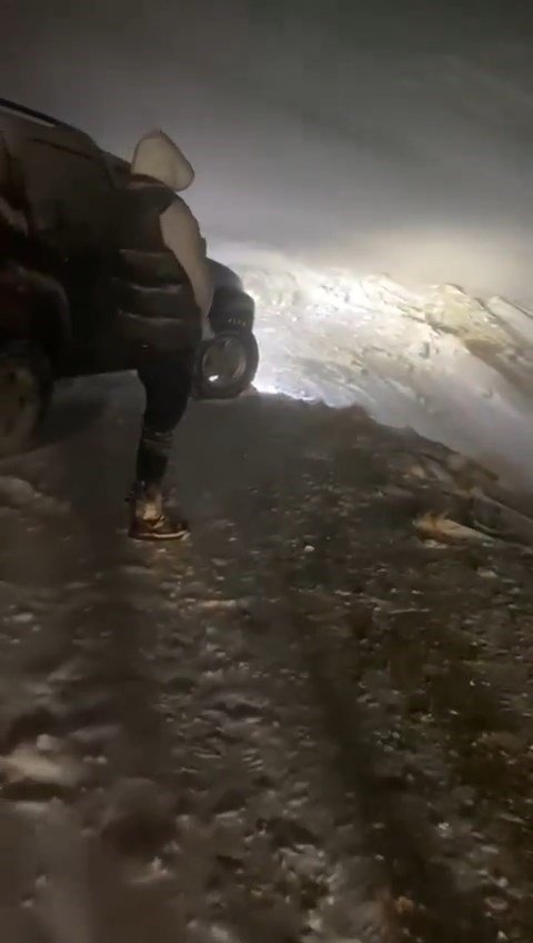 Uludağ’da yoğun karda mahsur kalan aile böyle kurtarıldı