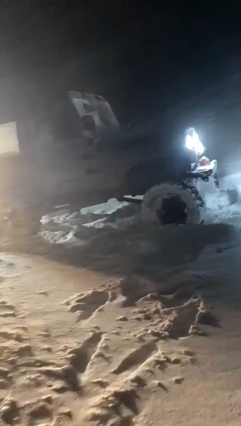 Uludağ’da yoğun karda mahsur kalan aile böyle kurtarıldı