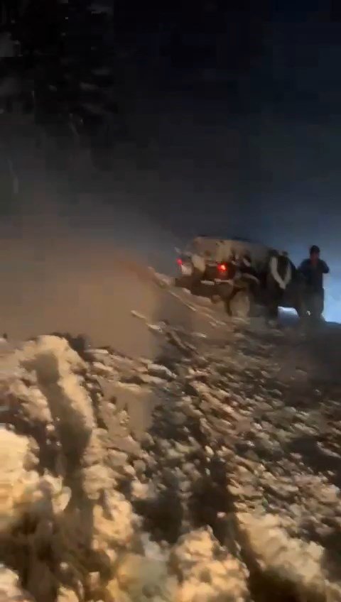 Uludağ’da yoğun karda mahsur kalan aile böyle kurtarıldı