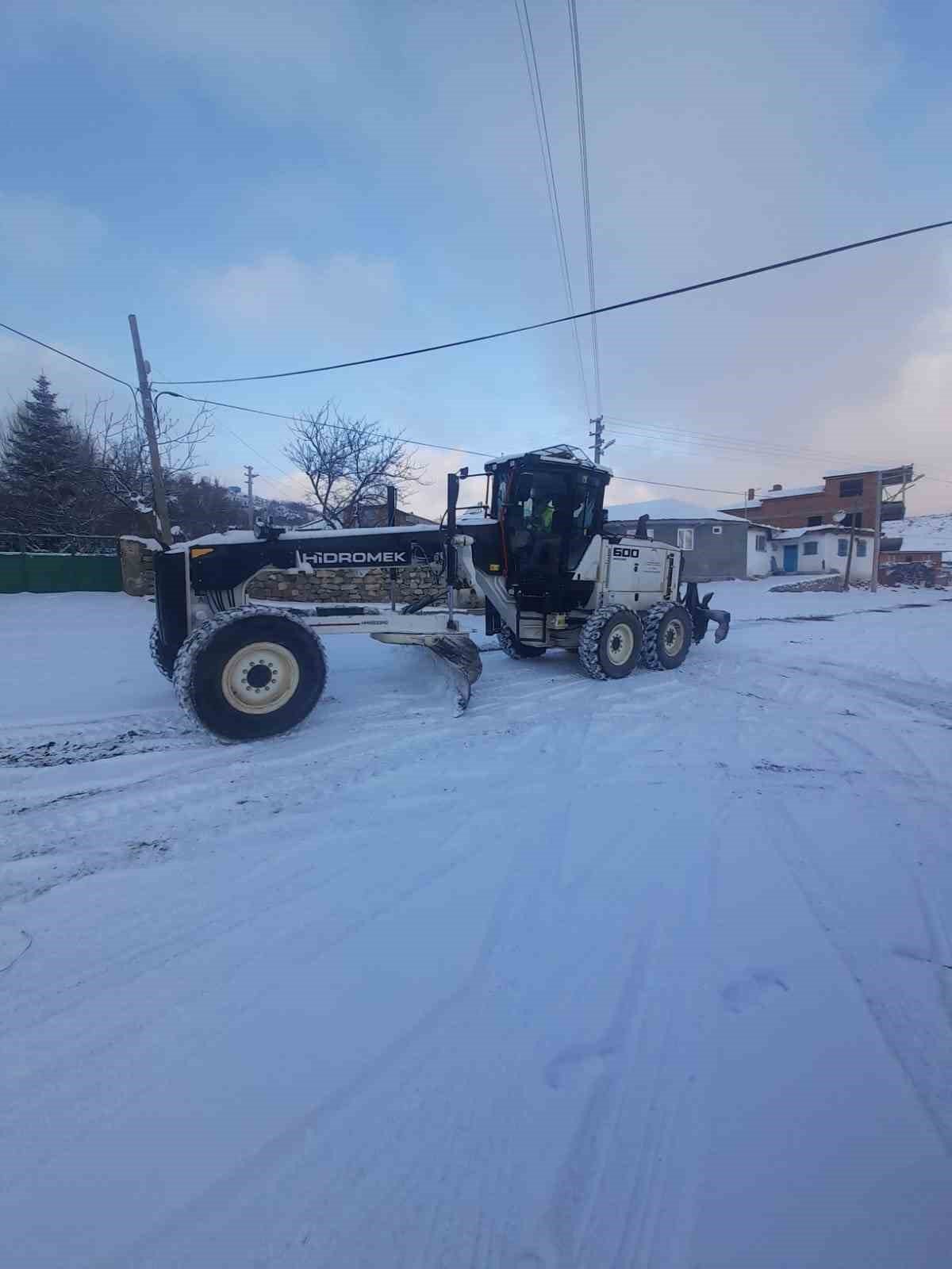 Afyonkarahisar’da karla mücadele çalışmaları başladı