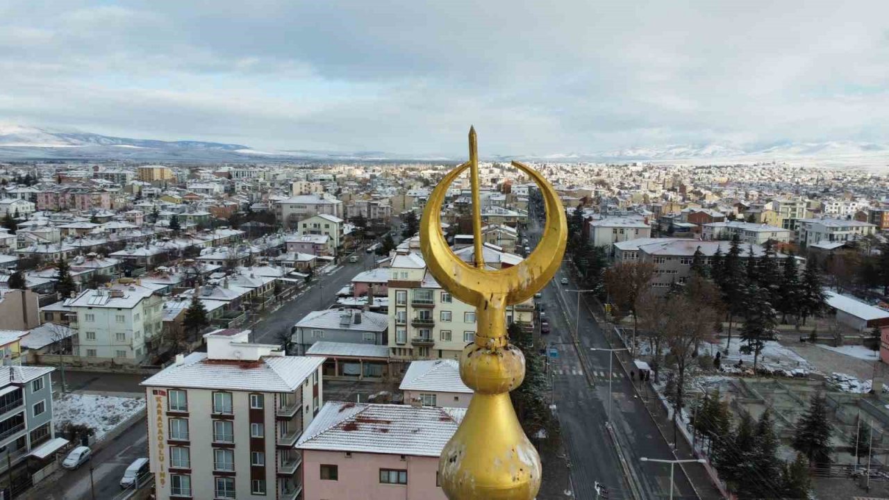 Kar yağdığı çatılardaki birikintilerden anlaşıldı