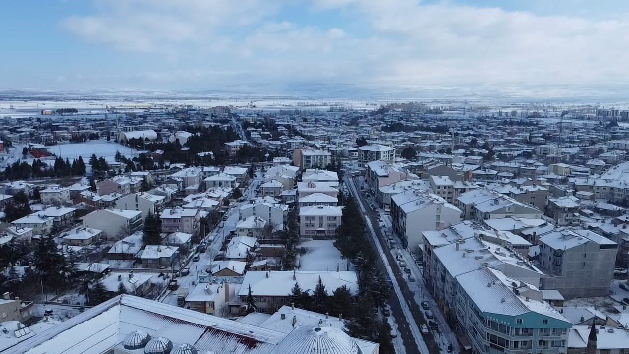 Beyaza bürünen ilçe havadan görüntülendi