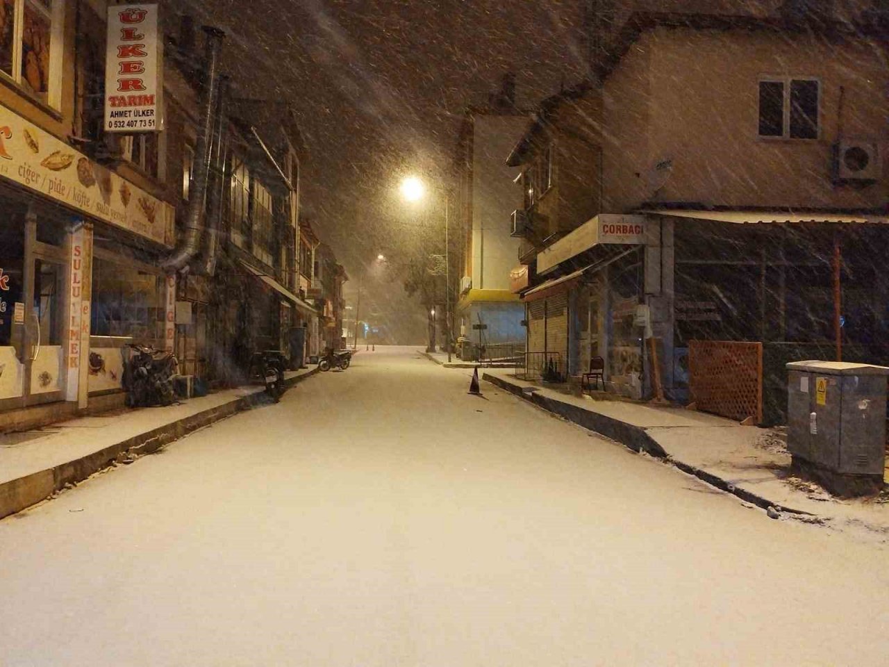 Beyaza bürünen ilçe havadan görüntülendi