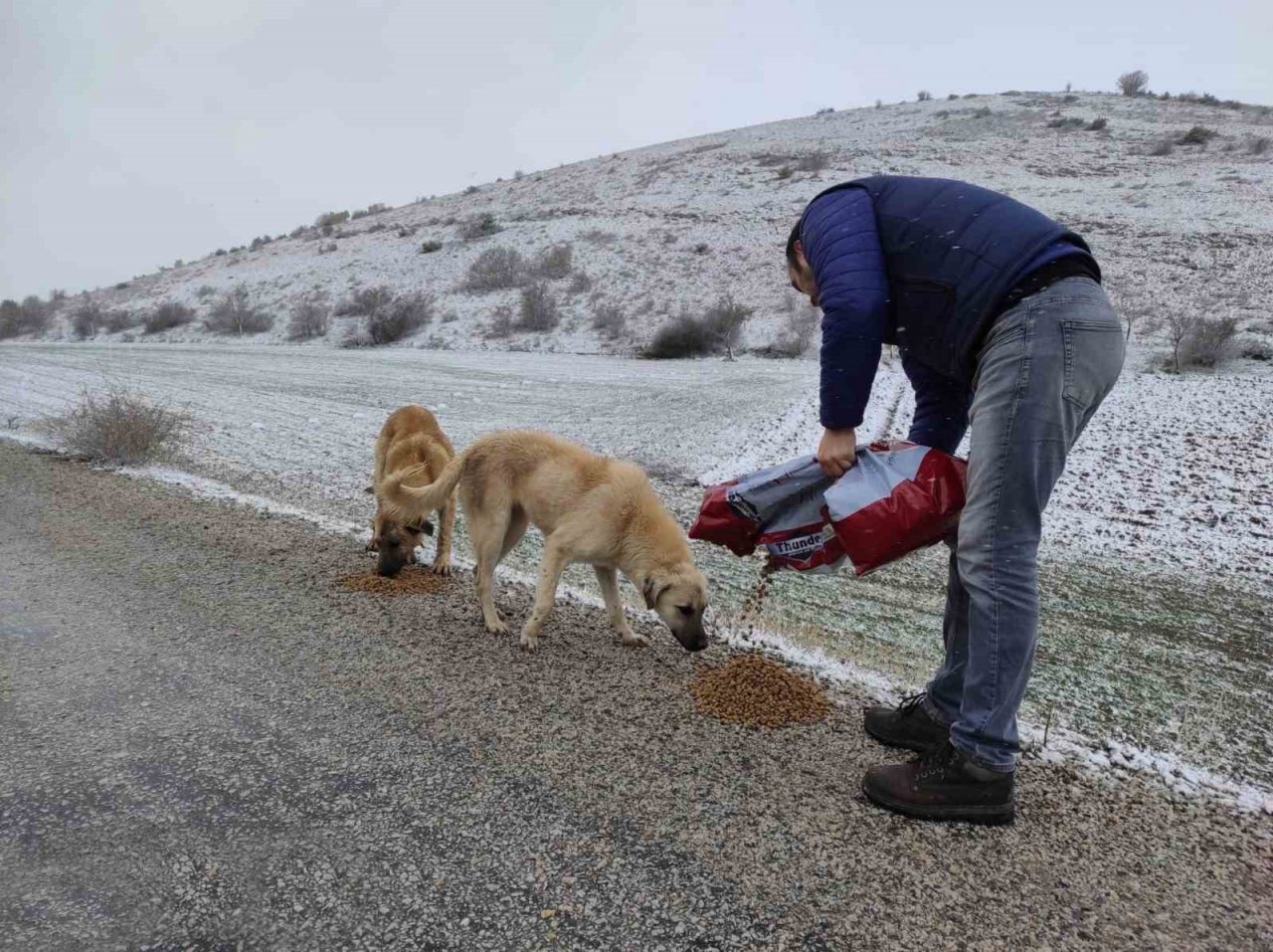 Keçiören’de karla mücadele aralıksız devam ediyor