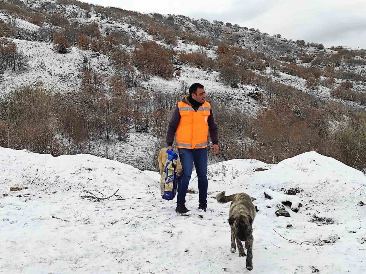 Keçiören’de karla mücadele aralıksız devam ediyor