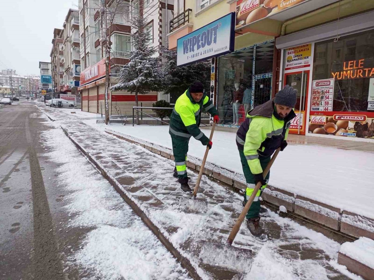 Keçiören’de karla mücadele aralıksız devam ediyor