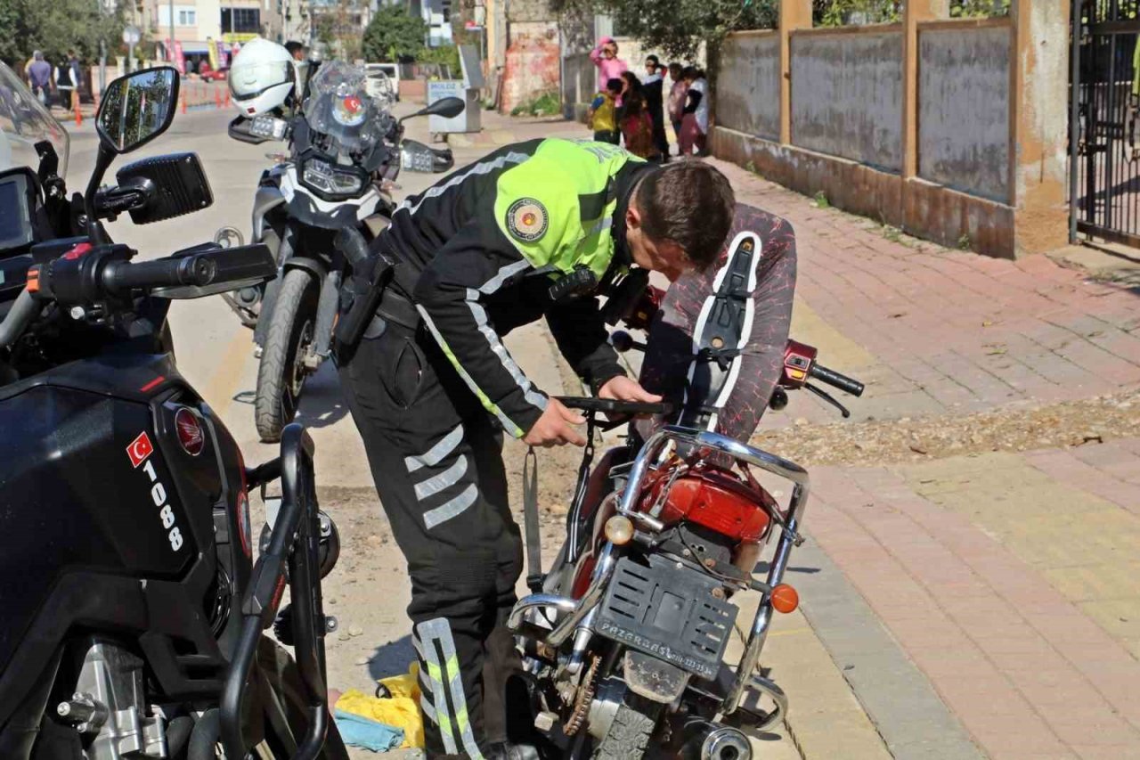 Polisle şüphelinin kovalamacasına katıldı, gelişmeleri an be an aktardı