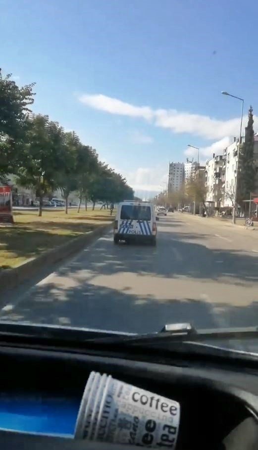 Polisle şüphelinin kovalamacasına katıldı, gelişmeleri an be an aktardı