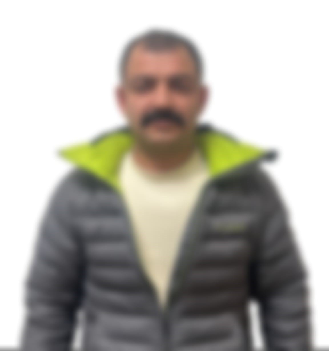 İş vaadiyle kandıran kuzeninin iş yerini kurşunlayan şahıs yakalandı