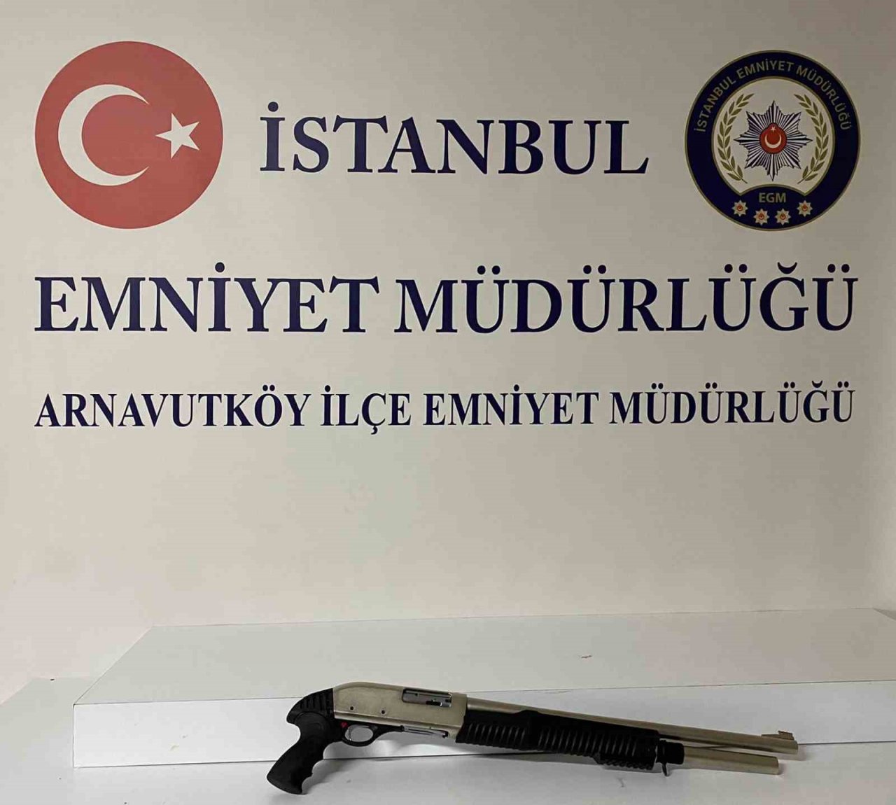 İş vaadiyle kandıran kuzeninin iş yerini kurşunlayan şahıs yakalandı