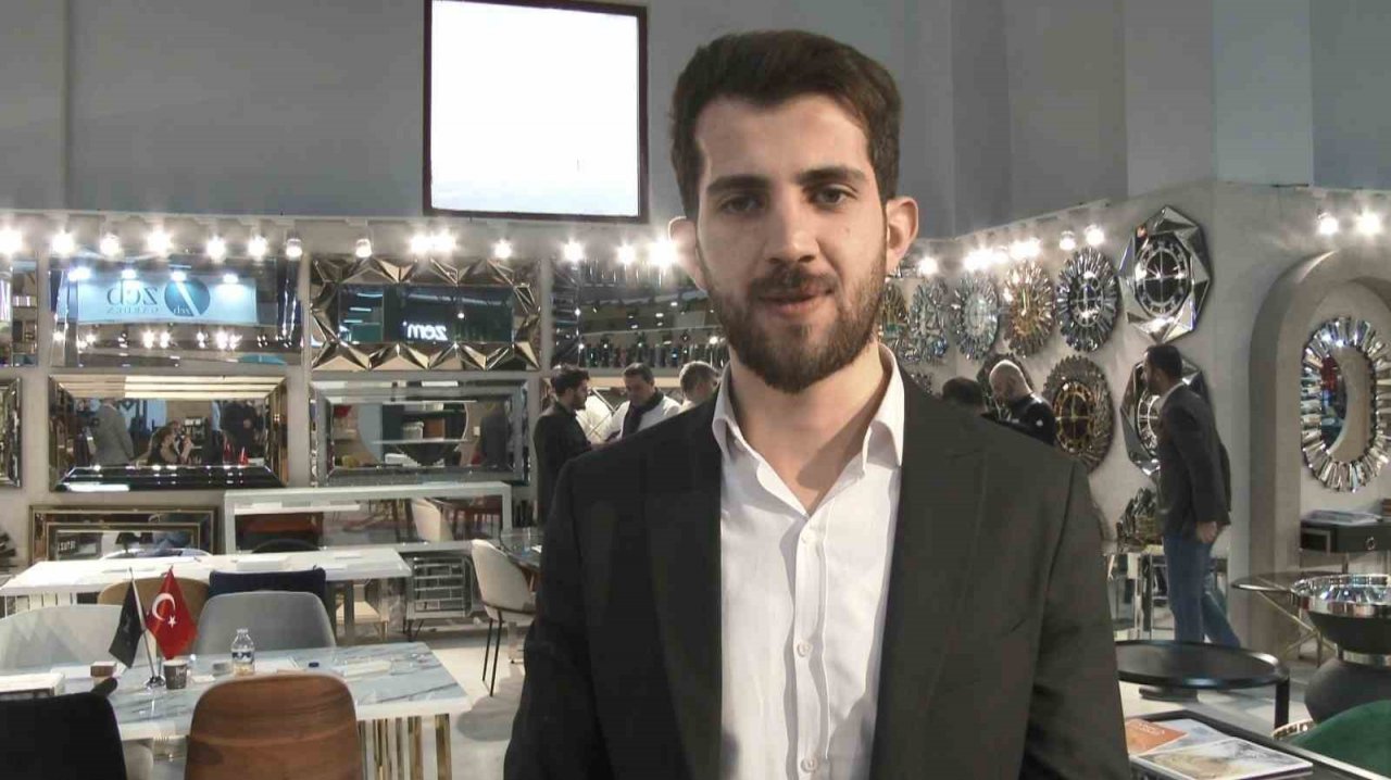 Kuru kafa şeklinde sandalye yaptılar, fuarın gözdesi oldular