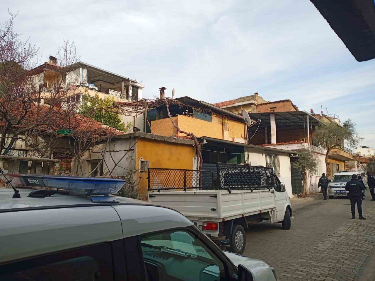 Kangal köpeğini atlatan hırsız, kamerayı görünce kayıplara karıştı