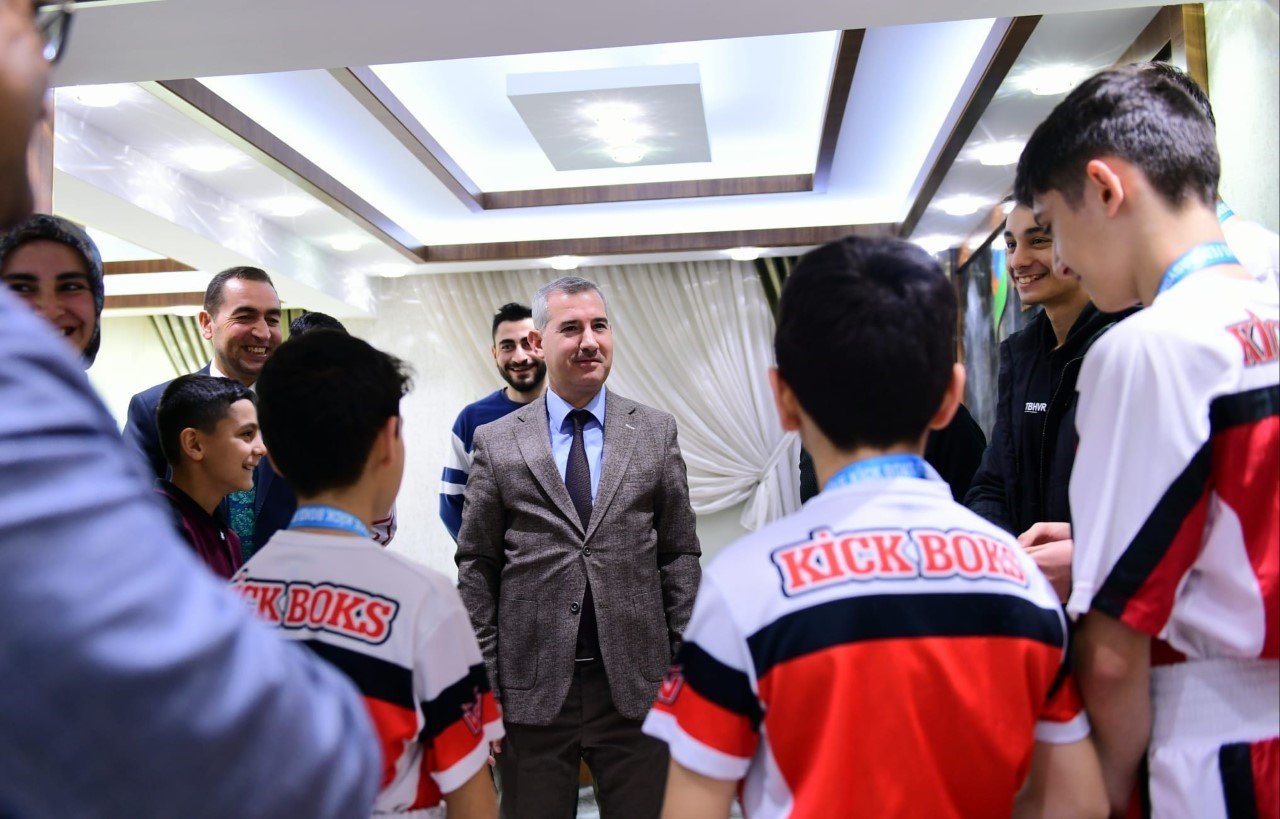 Başkan Çınar, şampiyon sporcuları ağırladı