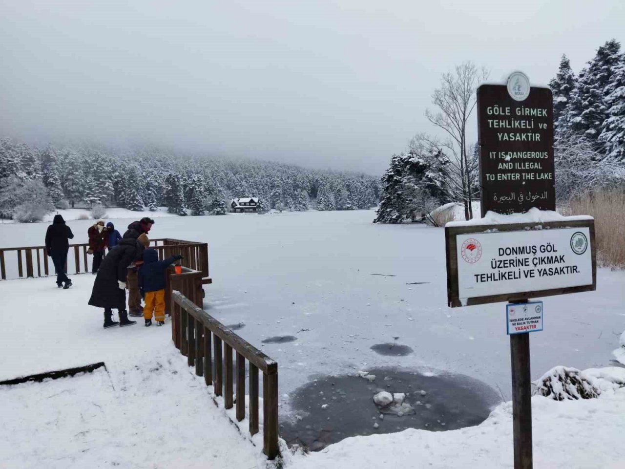 Gölcük Tabiat Parkı’nda göl dondu, ortaya kartpostallık görüntüler çıktı