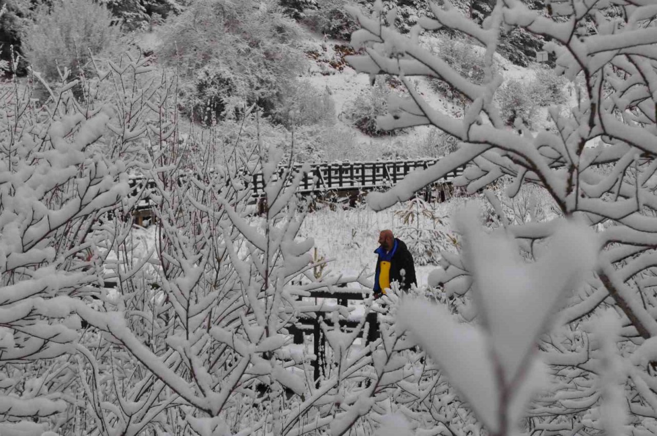 Abant’ta kar kalınlığı 15 santimetreyi buldu