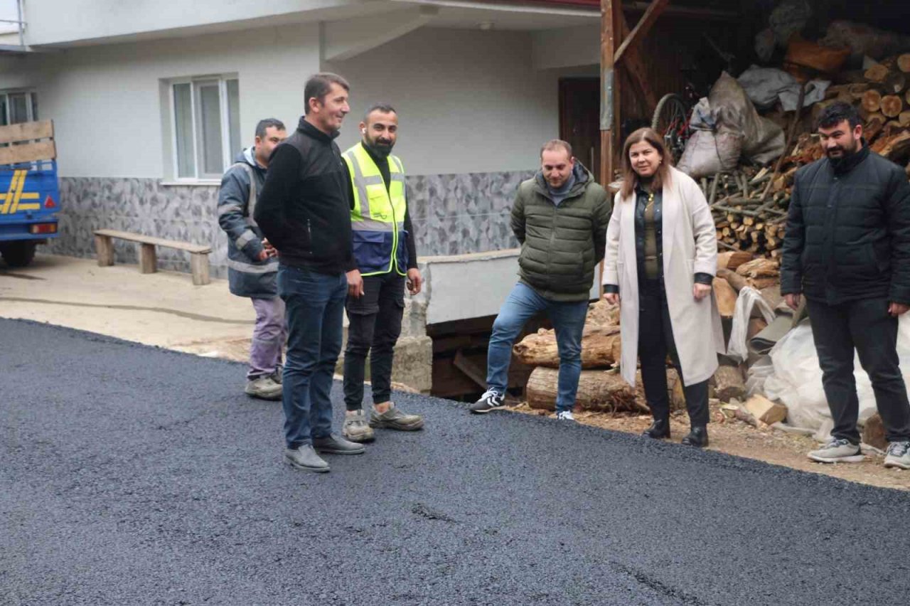 Kışında köylerde asfaltlama sürüyor