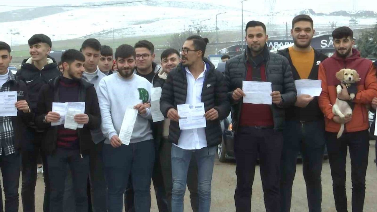 Modifiye tutkunları toplanıp, yedikleri cezaları sergiledi