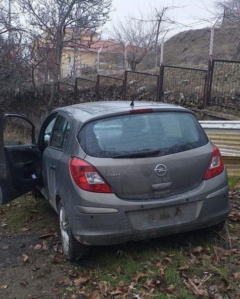 Otomobil bahçeye uçtu: 1 yaralı