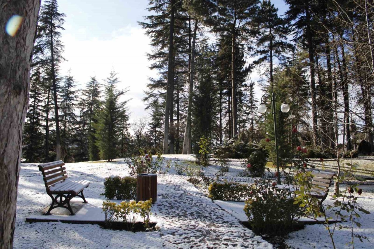 Anadolu Üniversitesi beyaza büründü