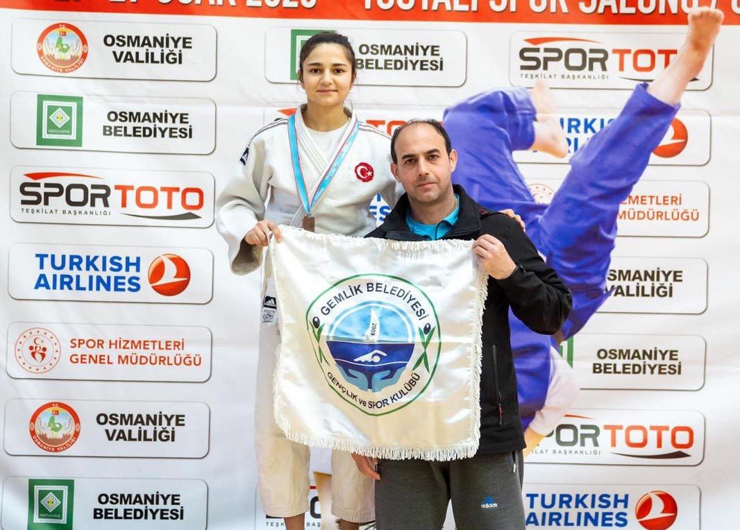 Gemlik Belediyespor iki turnuvada derece yaptı