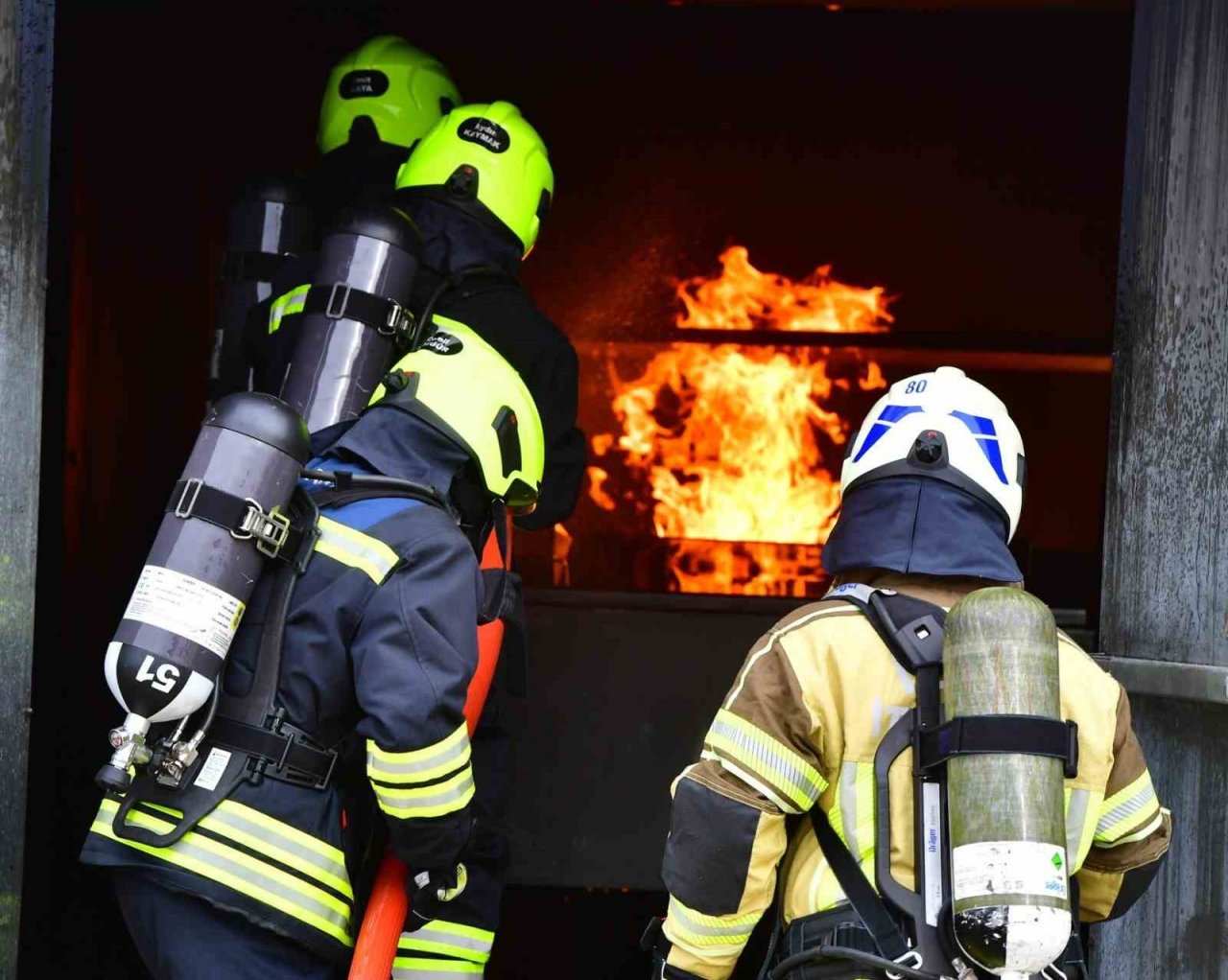 İzmir İtfaiyesinden bir yılda 2 bin 500 kişiye eğitim