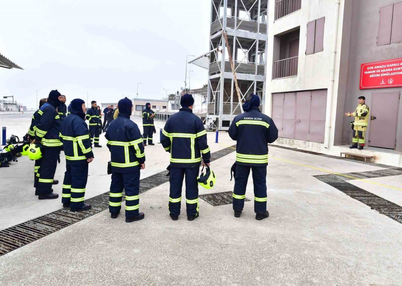 İzmir İtfaiyesinden bir yılda 2 bin 500 kişiye eğitim