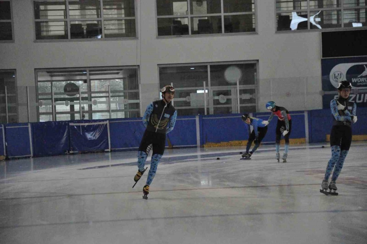 Kazakistan Short Track Milli Takımı, dünya kupasına Erzurum’da hazırlanıyor