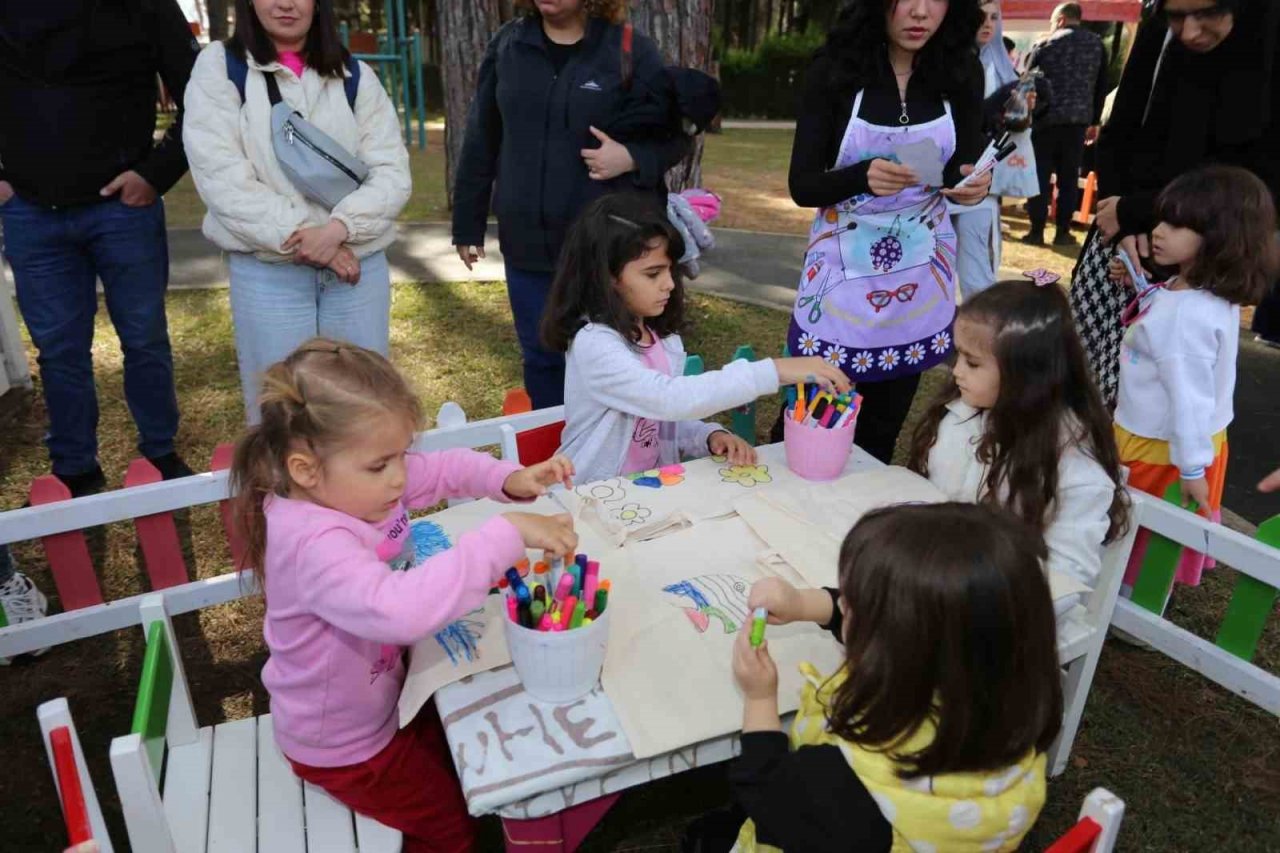 Çocuklar 14 bin oyuncaklı müzede doyasıya eğleniyor