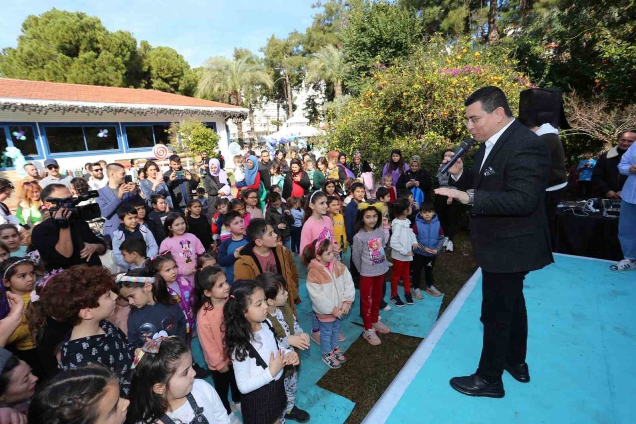 Çocuklar 14 bin oyuncaklı müzede doyasıya eğleniyor