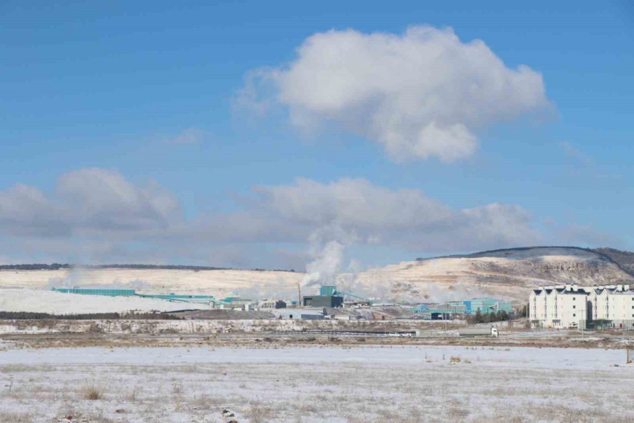 Kırka’ya yılın ilk karı güzelliği ile yağdı