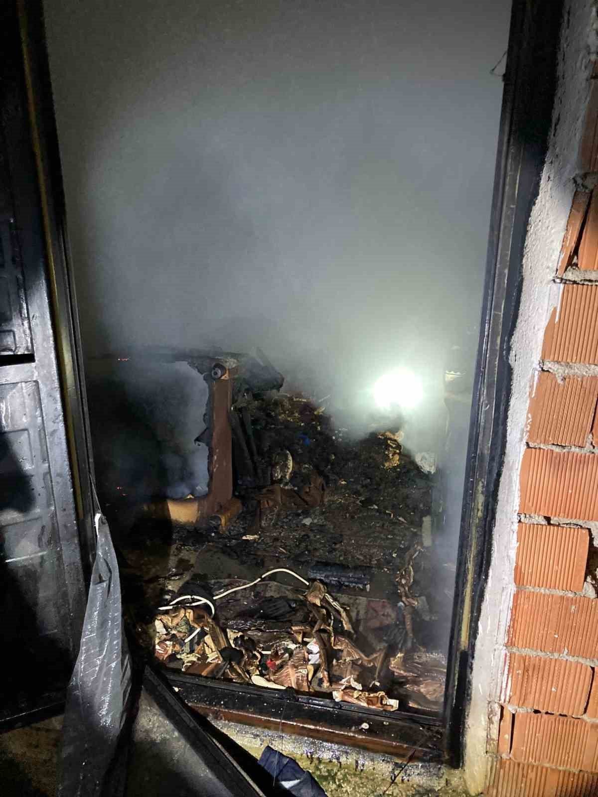 Muğla’da psikolojik sorunları olan vatandaş evini ateşe verip kaçtı