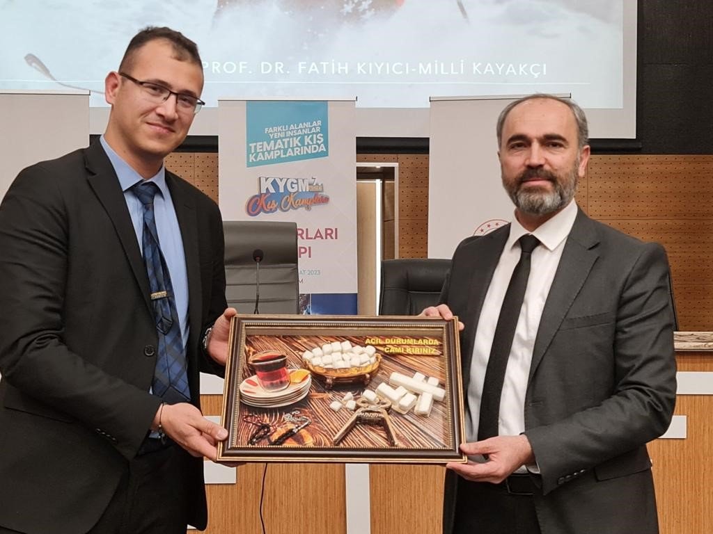 Rektör Türkmen 7. Tematik Kış Kampında "Yurt-Time Spor" projesini anlattı