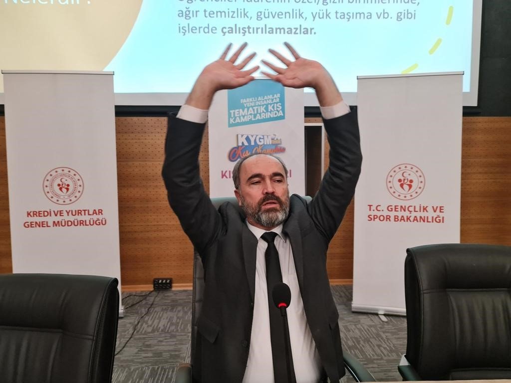 Rektör Türkmen 7. Tematik Kış Kampında "Yurt-Time Spor" projesini anlattı