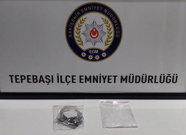 Şüphelenilerek durdurulan şahsın üzerinden uyuşturucu madde çıktı