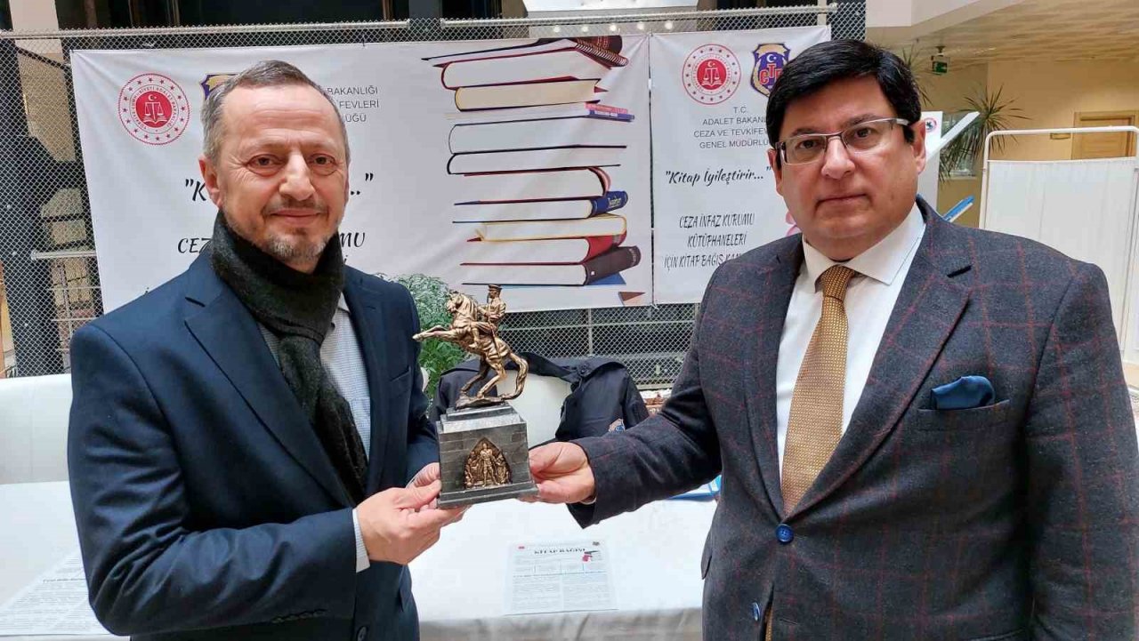 Cezaevine 2 bin kitap bağışı