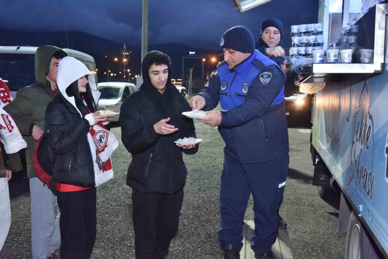 Başkan Togar’dan taraftara pilav ikramı