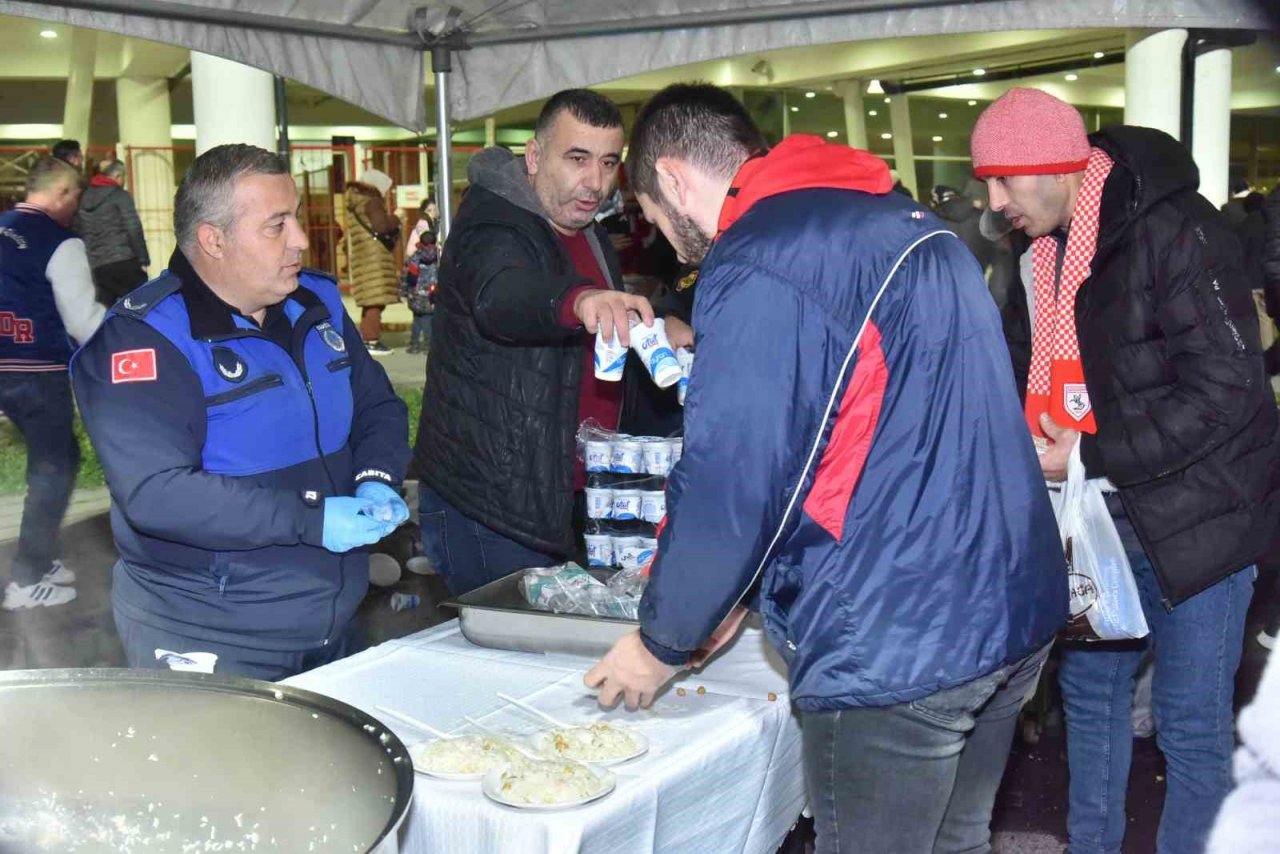 Başkan Togar’dan taraftara pilav ikramı