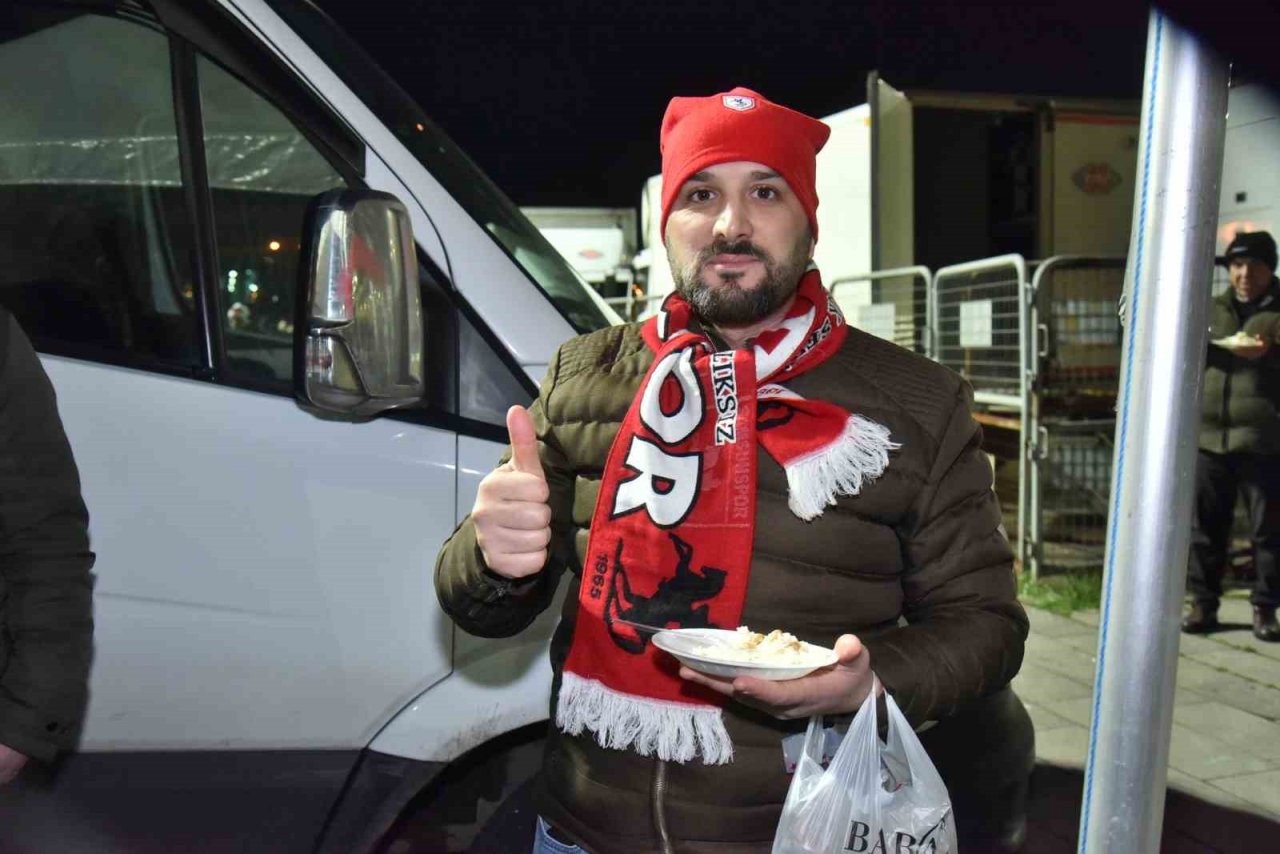 Başkan Togar’dan taraftara pilav ikramı